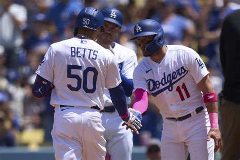 Streaking Dodgers shut out Padres 4-0 for 3-game sweep, 5th win in a row